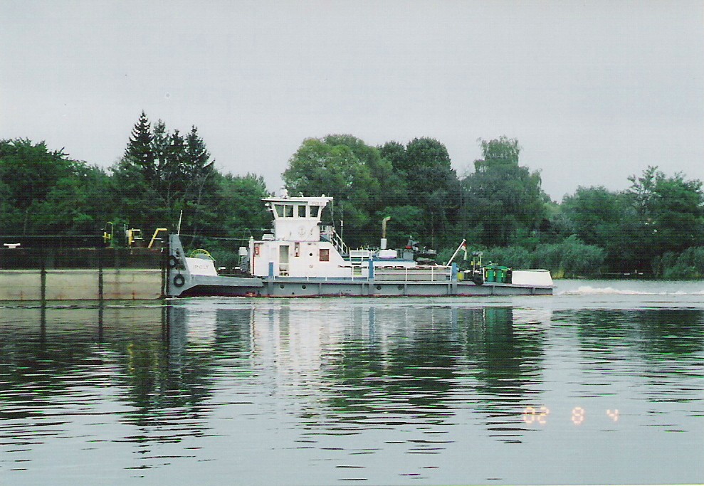 http://www.kisdunainagyhajok.hu/teherhajok_uszalyok_tolohajok/2002_08_04_ipoly_tolohajo_szigetbecsenel/2002_08_04_ipoly_tolohajo_szigetbecsenel_002.jpg